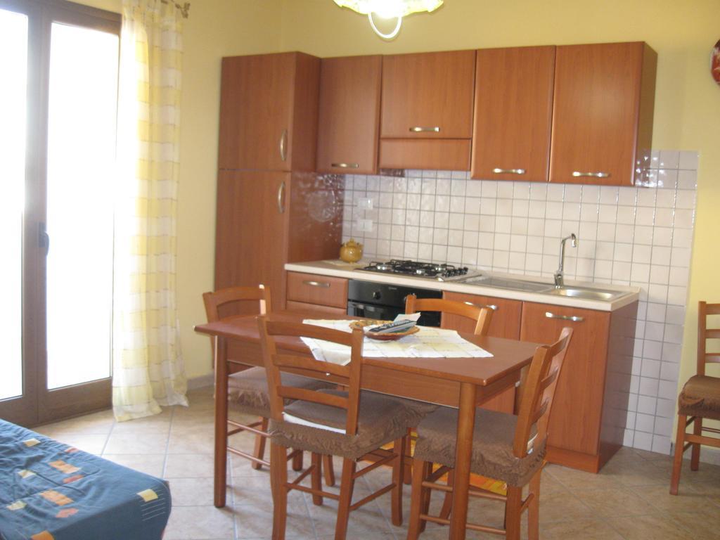 Rosy'S Apartments Trappeto  Ruang foto