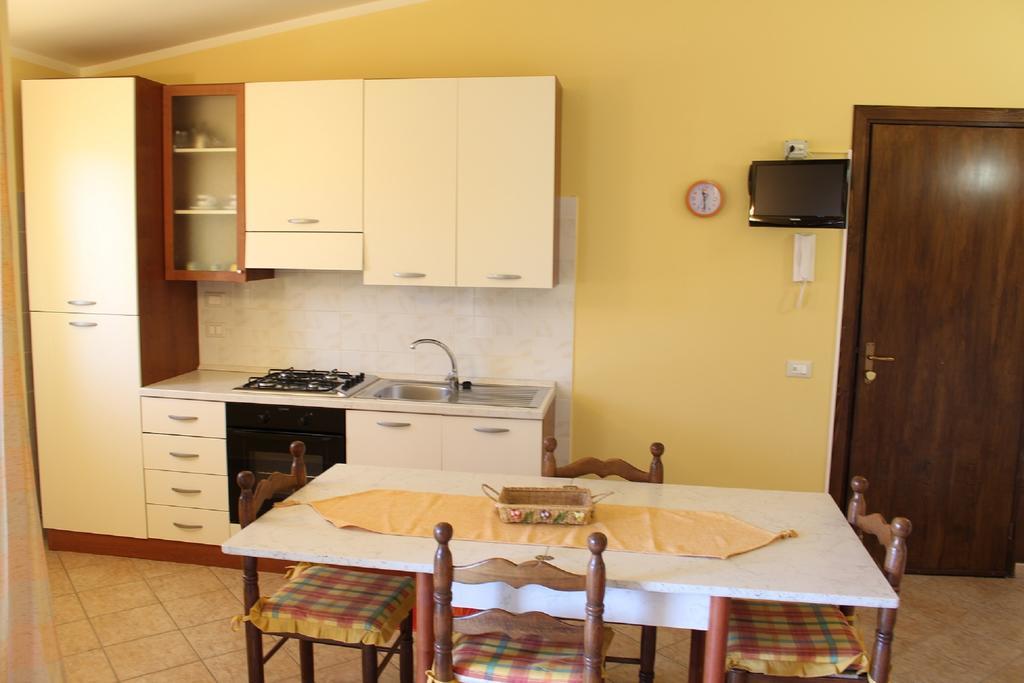 Rosy'S Apartments Trappeto  Bagian luar foto