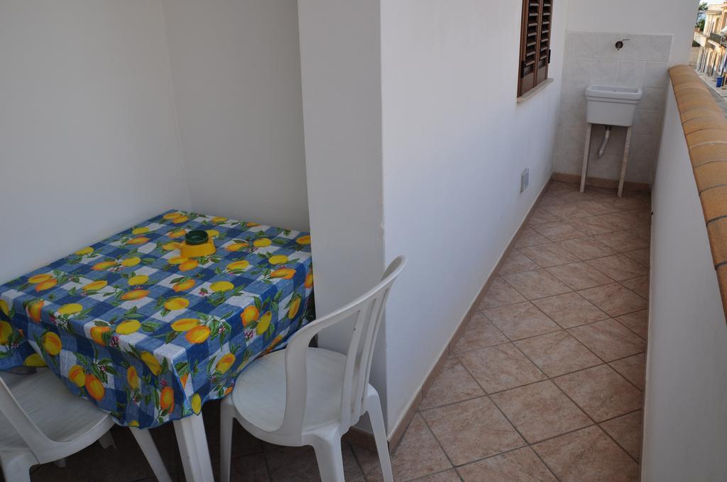 Rosy'S Apartments Trappeto  Bagian luar foto