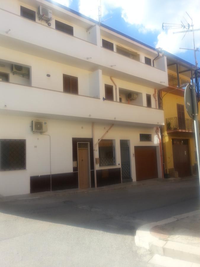 Rosy'S Apartments Trappeto  Bagian luar foto